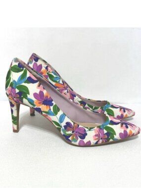 Kellie & Katie Misha Slip On Pump Heels Size 7 White/Green/Purple Floral Print